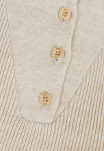 Sweter z okrągłym dekoltem zapinany na drewniane logowane guziki VICKI beżowy
