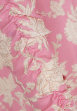 Sukienka maxi w kwiaty CALANA różowa
