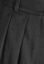 Krótkie spodenki z szerokimi nogawkami i tkaniny garniturowej SANANA szare
