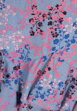 Spódnica mini w kwiaty z falbanami i jedwabiu ANAIS niebieska
