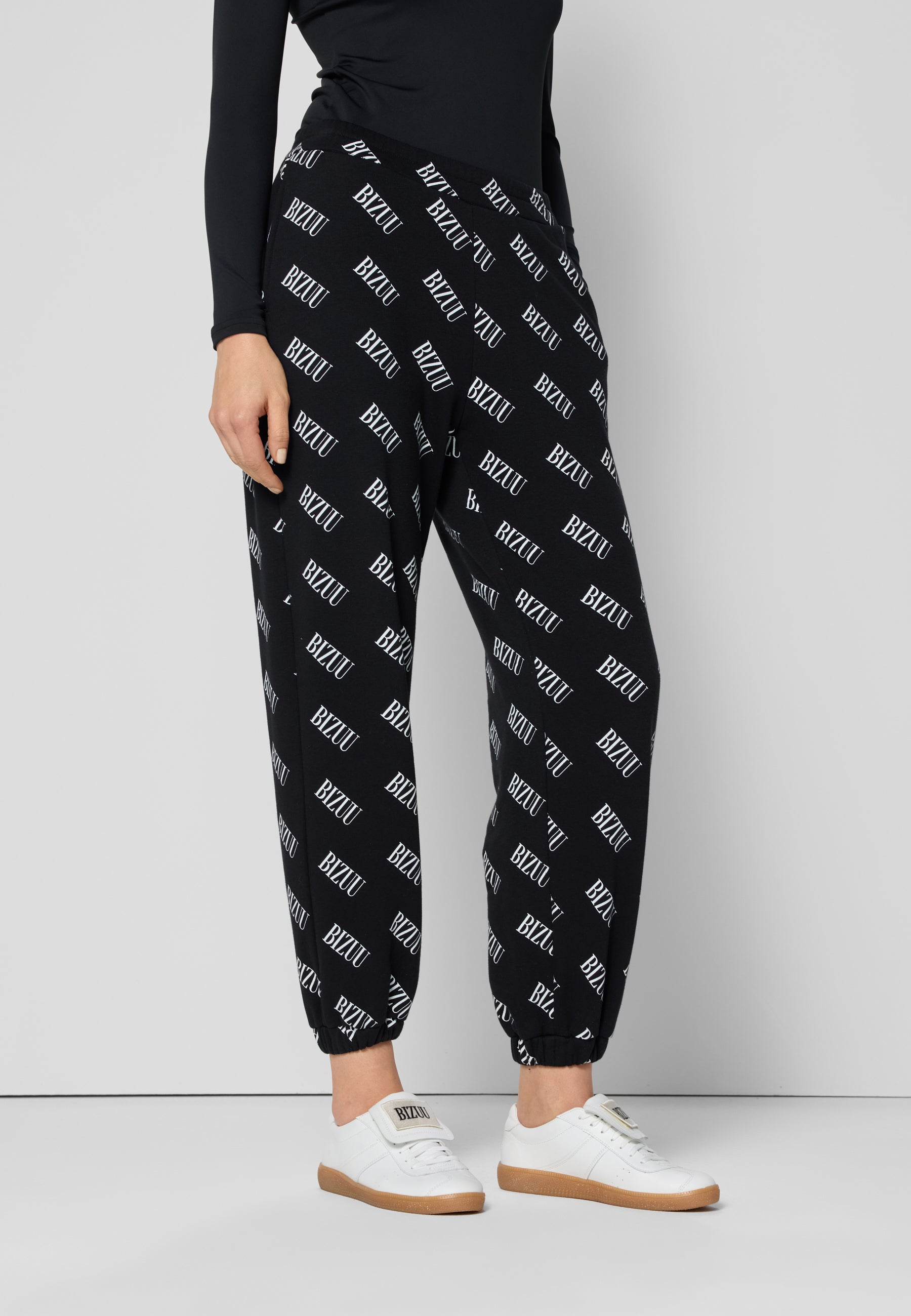 ※ __n.style__ Czarne spodnie dresowe w logo FERING – Bizuu