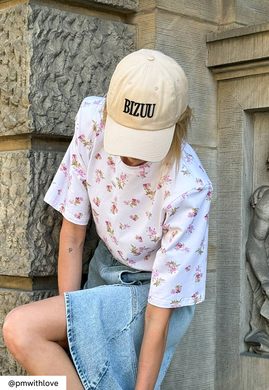 Kremowa czapka z daszkiem z logo ZANE