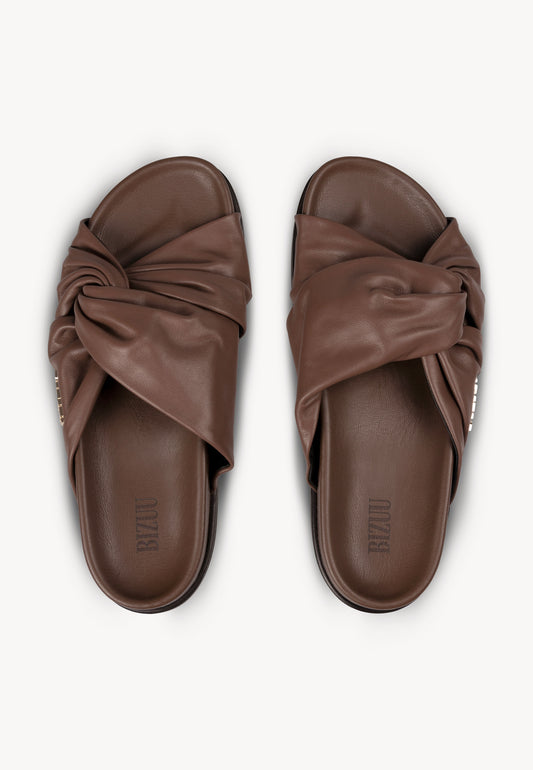 Brązowe klapki skórzane z ozdobnym wiązaniem LYNN
