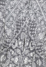 Kurtka ze stójką i ornamentalnym wzorem GRAZ szara
