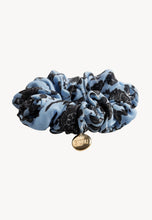 Gumka do włosów w autorski kwiatowy print LOMI niebieska
