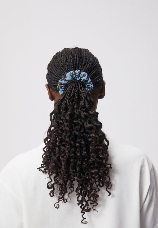 Gumka do włosów w autorski kwiatowy print LOMI niebieska