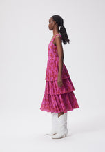 Sukienka midi na ramiączkach i autorskim kwiatowym printem KSANTI różowa
