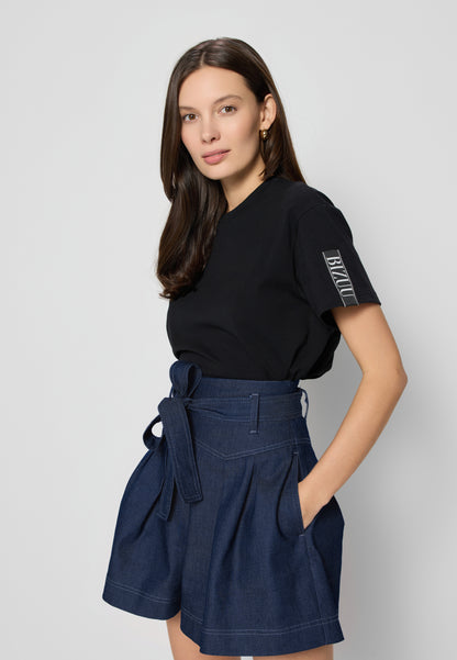 Czarny t-shirt z logo na rękawie TISHAM
