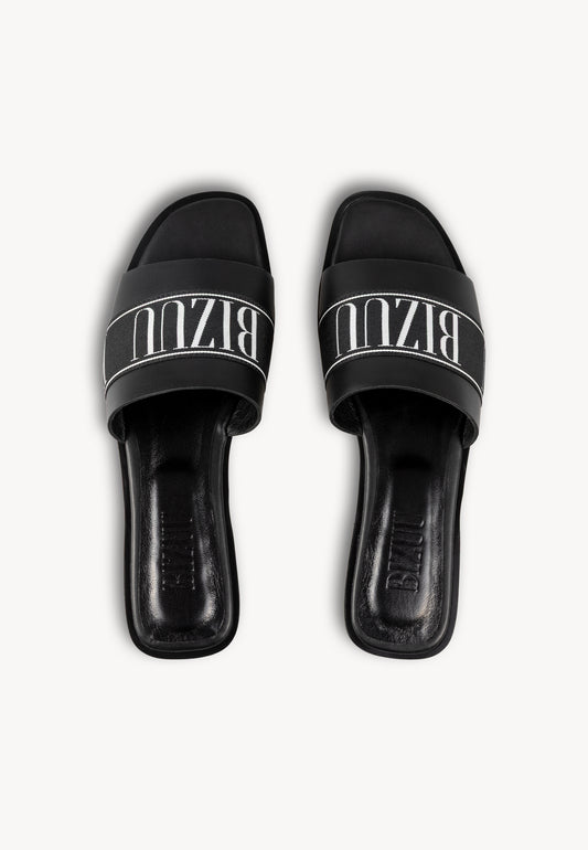 Skórzane klapki z logo TANNY czarne