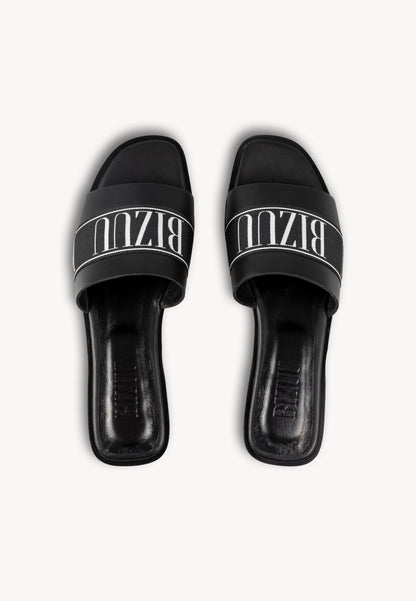 Skórzane klapki z logo TANNY czarne