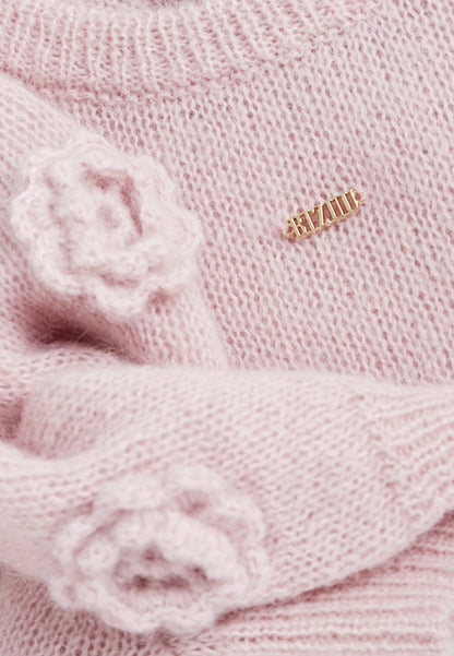Różowy sweter z kwiatowymi elementami ADRIS