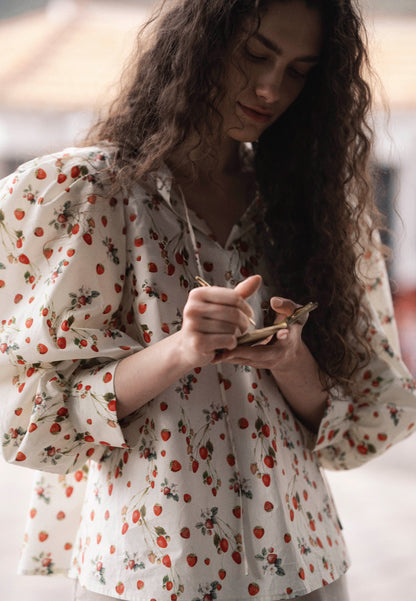 Kremowa bluzka w autorski print ANDRASSA