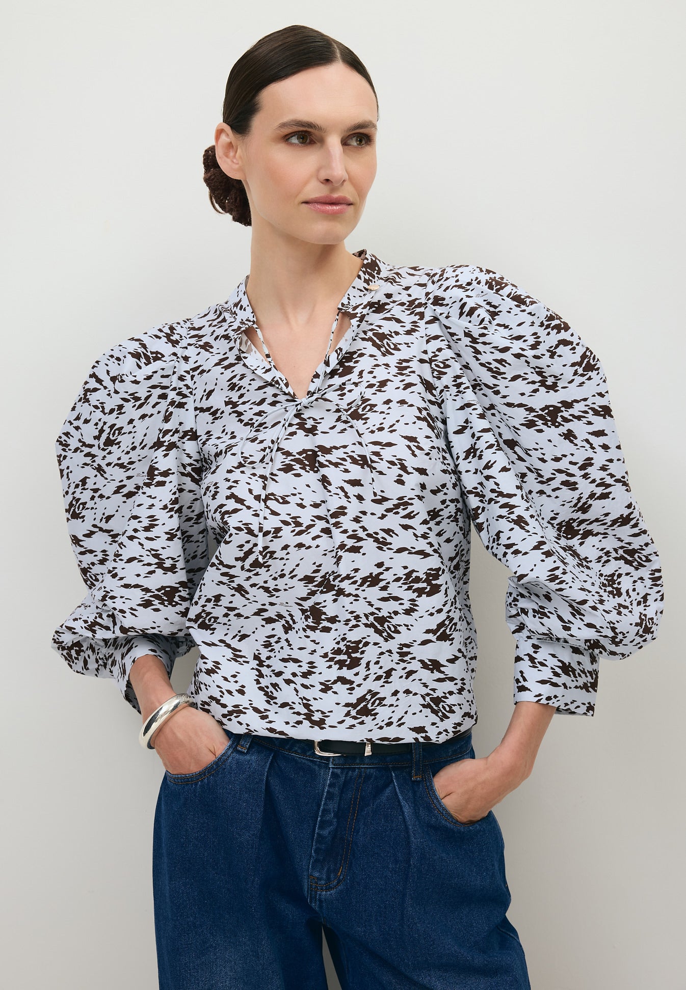 Niebieska bluzka ANDRASSA w autorski print