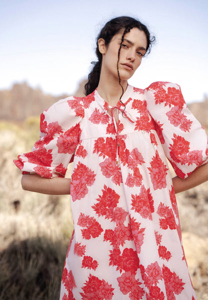 Kremowa mini sukienka z rozkloszowanym dołem AYOTE