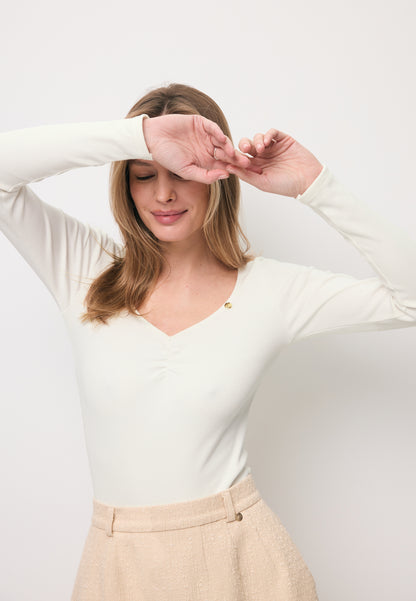 Kremowe body z ozdobnym dekoltem CAPI