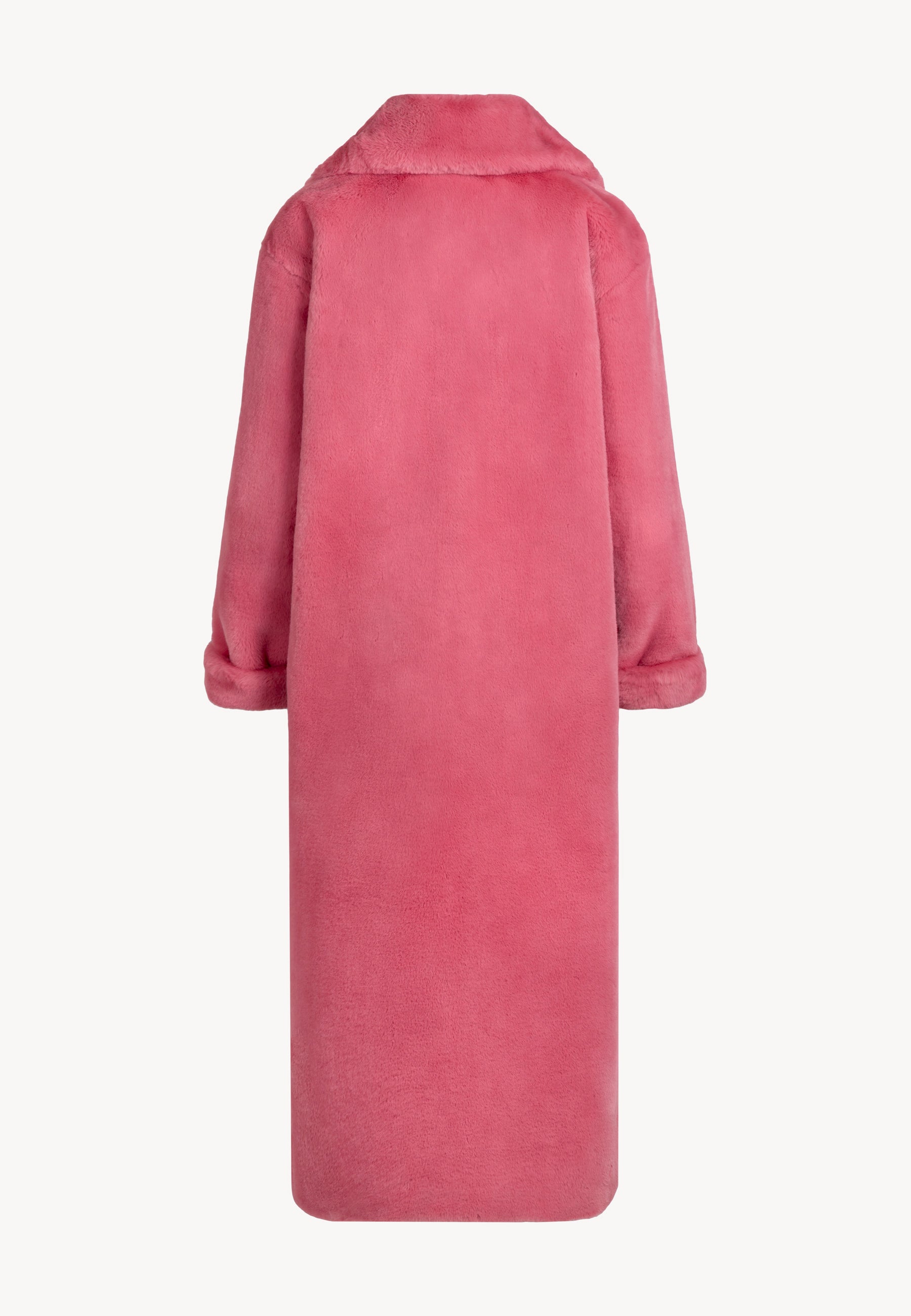 Tył futrzanego płaszcza MAXI w kolorze różowym.