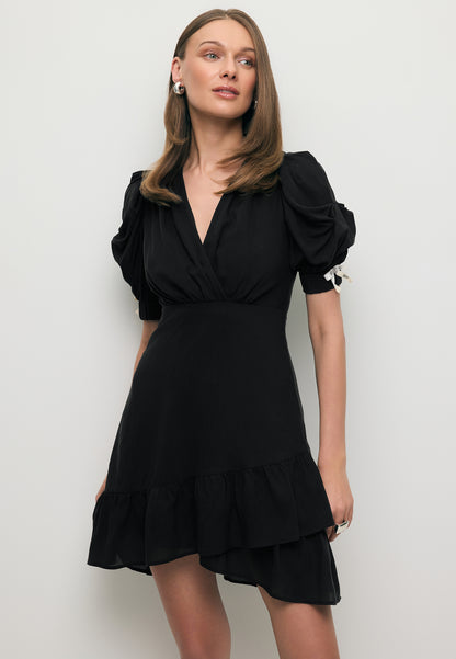 Czarna sukienka mini z bufiastymi rękawami FAMOSA