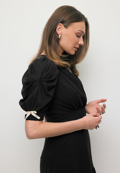 Czarna sukienka mini z bufiastymi rękawami FAMOSA