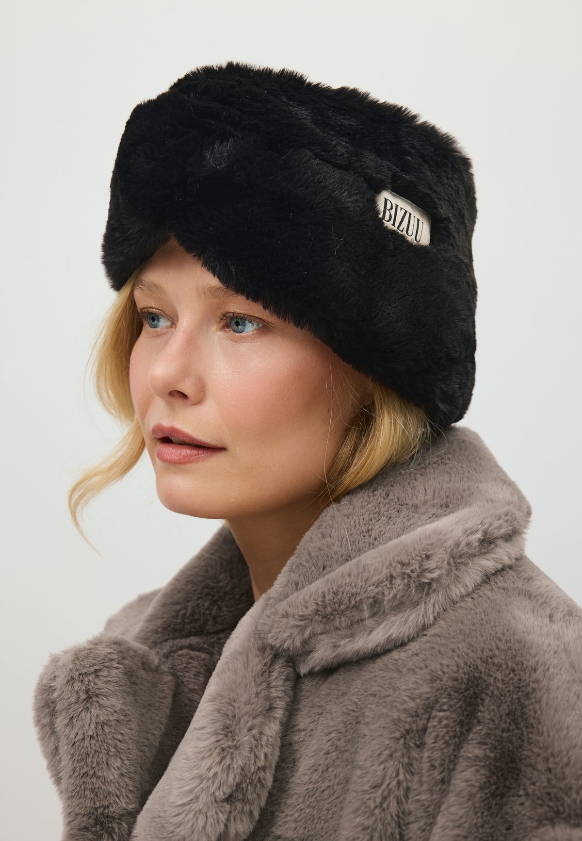 Czarna futrzana opaska FEMI