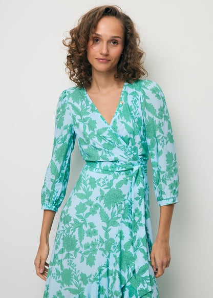 Niebieska sukienka wiązana w pasie z falbanami HUELVA