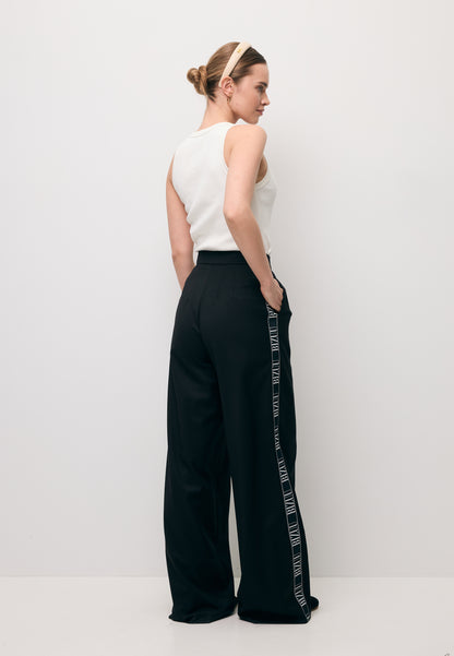 Czarne spodnie z szerokimi nogawkami MICHAEL