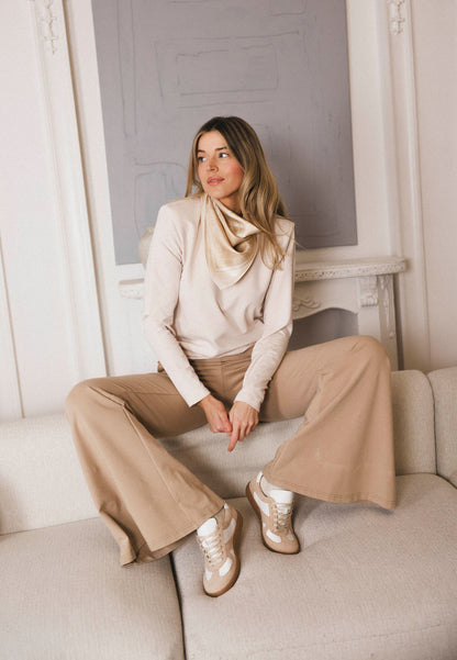 Beżowe spodnie dresowe typu flare ZEIA