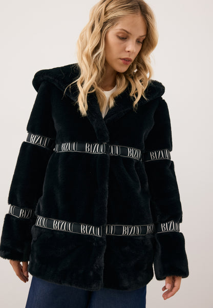 Czarne futro z kapturem MILANO