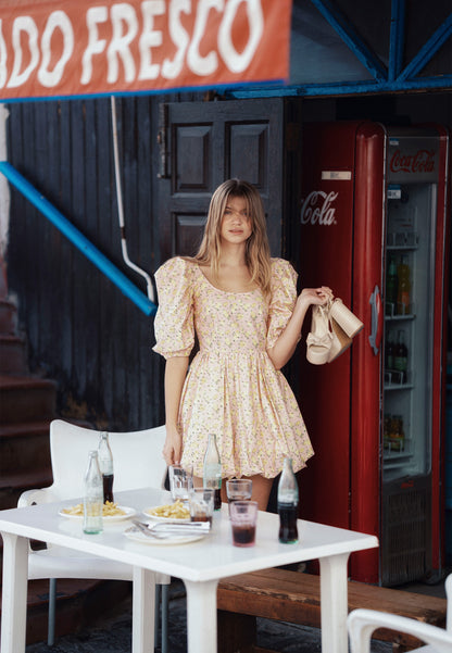 Różowa sukienka mini w kwiatowy print MOSY