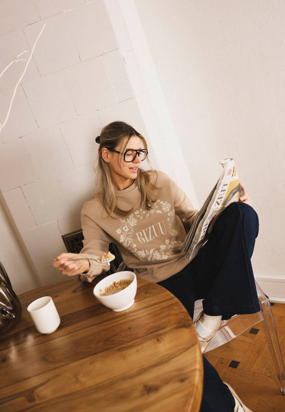 Beżowa bluza oversize z kwiatową aplikacją ORISA