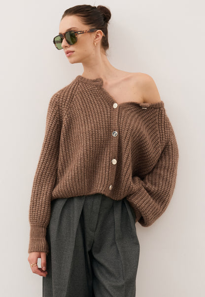 Brązowy sweter z logowanymi guzikami ORNAMY