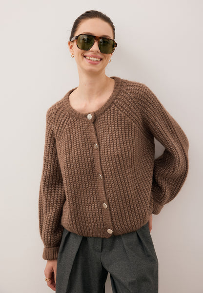 Brązowy sweter z logowanymi guzikami ORNAMY