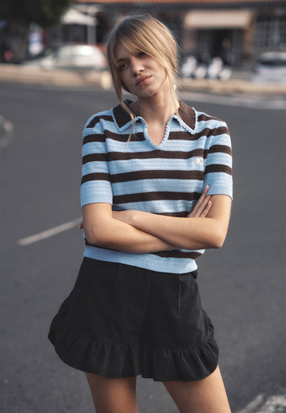 Niebieski sweter z ozdobnym kołnierzykiem PELLA