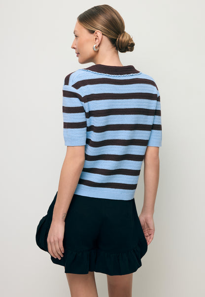 Czarne spodenki zakończone falbankami NEYO