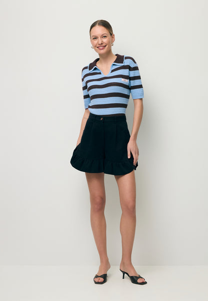 Czarne spodenki zakończone falbankami NEYO