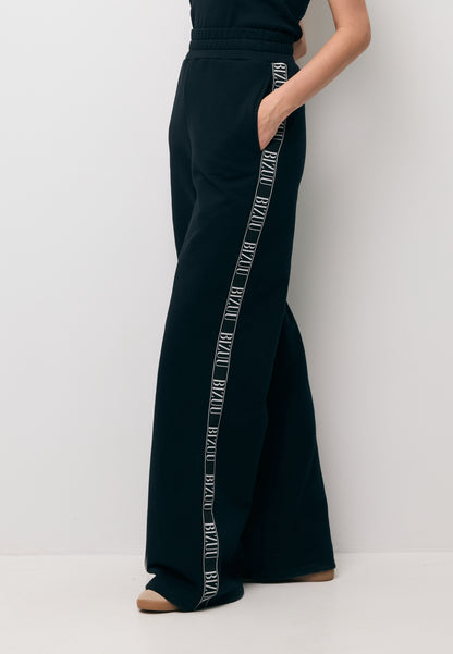 Czarne luźne spodnie dresowe z lampasem PETRY