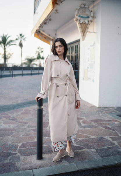 Beżowy damski płaszcz oversize z lampasem RACHELLA