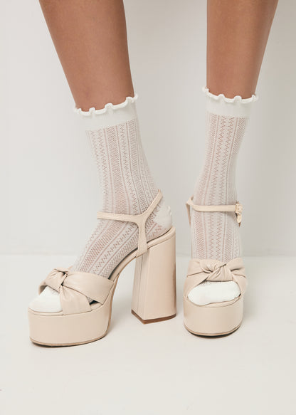 Dwupak ażurowych skarpetek z falbaną EVERETTE kremowe