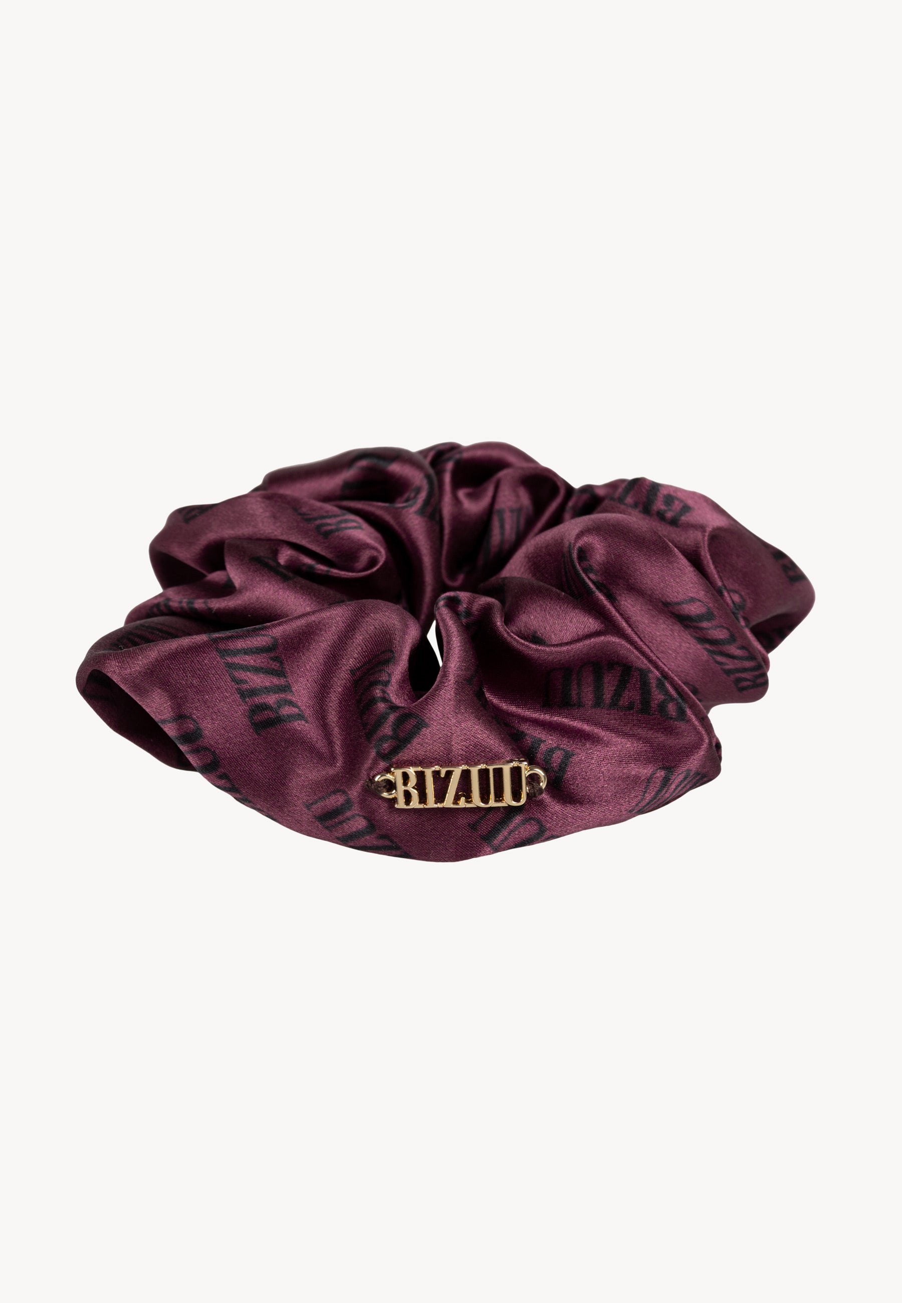 Jedwabna gumka SILKY z ciemnym printem w logo.