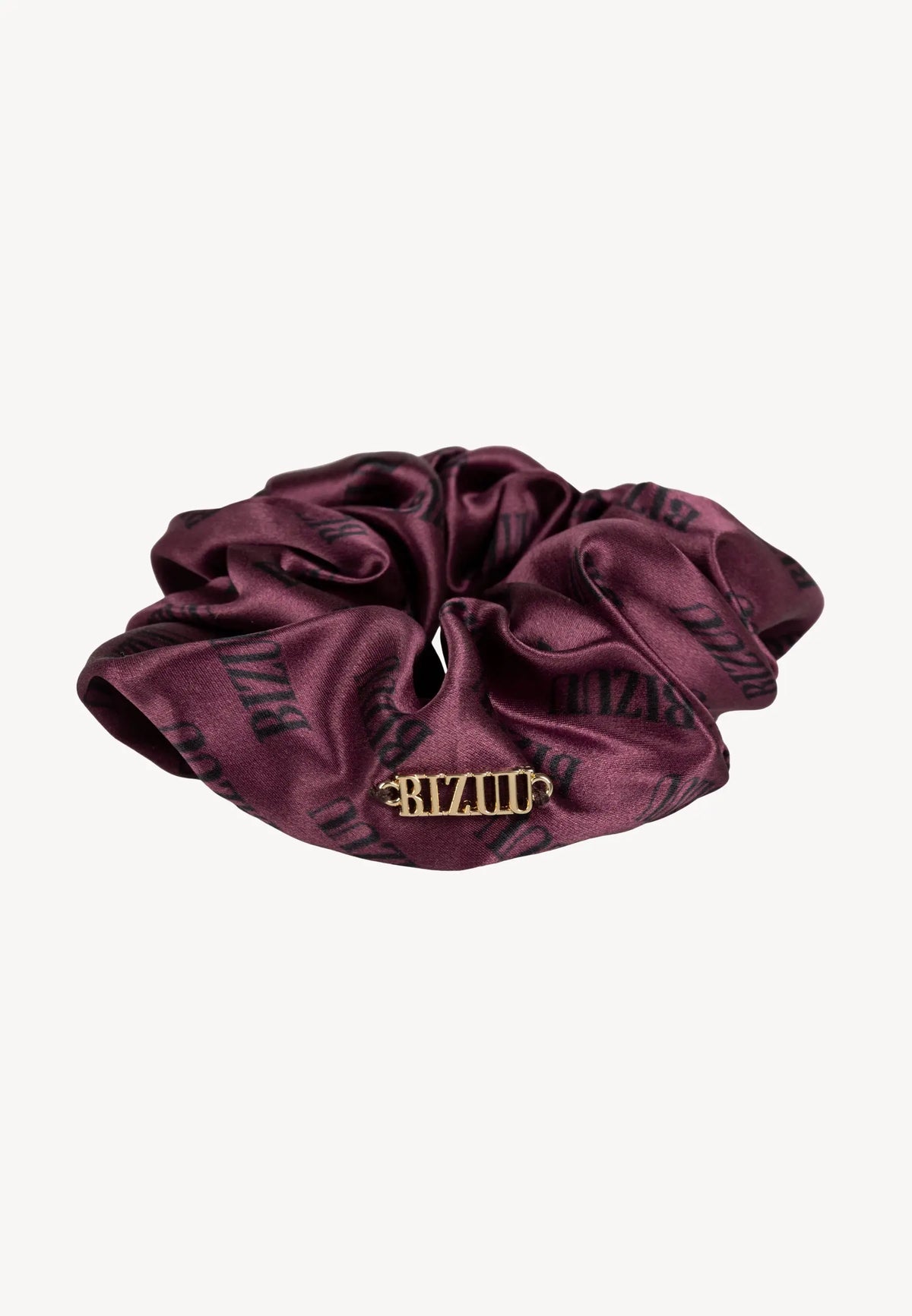 Jedwabna gumka SILKY z ciemnym printem w logo.