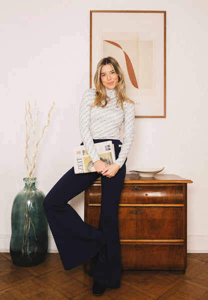 Kremowy dopasowany golf logowany SOPHIE