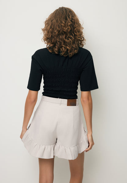 Kremowe spodenki zakończone falbankami NEYO