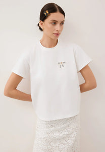 Oversizowy T-shirt z logowaną kokardką TISHALLE kremowy