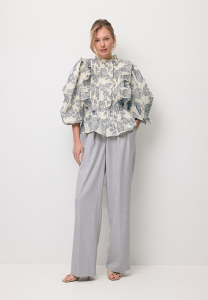 Kremowa bluzka w kwiatowy wzór z falbanami ULLA