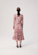 Załaduj obraz do przeglądarki galerii, Kwiecista sukienka z falbanami ALEGRIA LORENZI różowy
